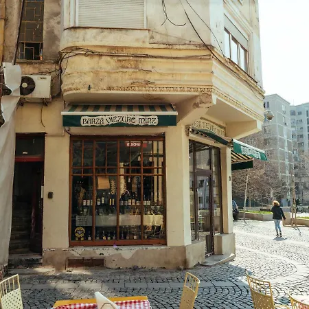 Retro In The Middle Of Old Town Apartment