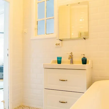 Retro In The Middle Of Old Town Apartment