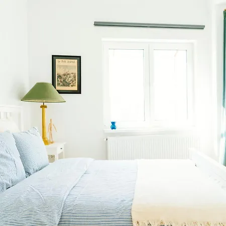 Retro In The Middle Of Old Town Apartment Bukarest