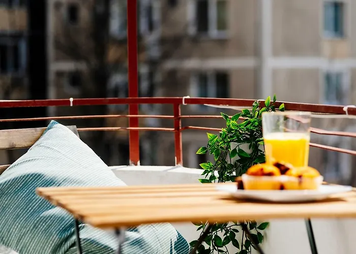 Retro In The Middle Of Old Town * Bucureşti