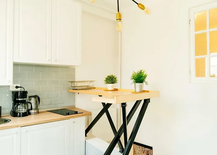 Retro In The Middle Of Old Town Bucureşti