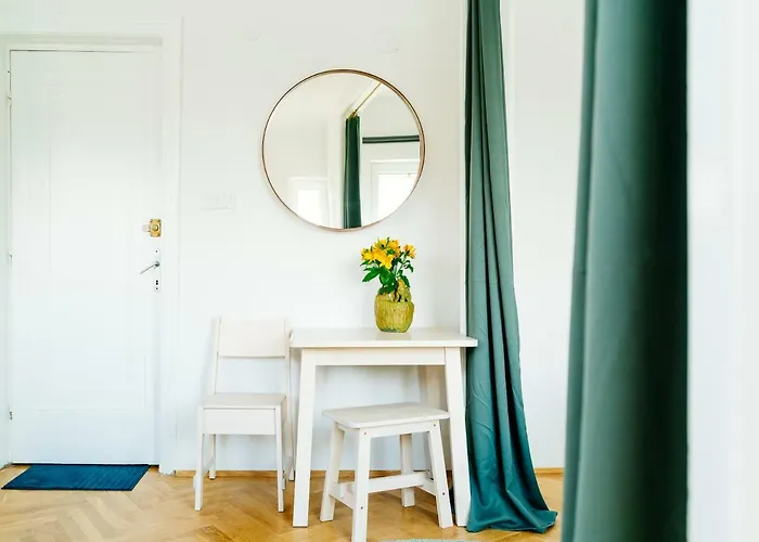 Retro In The Middle Of Old Town * Bukurešť