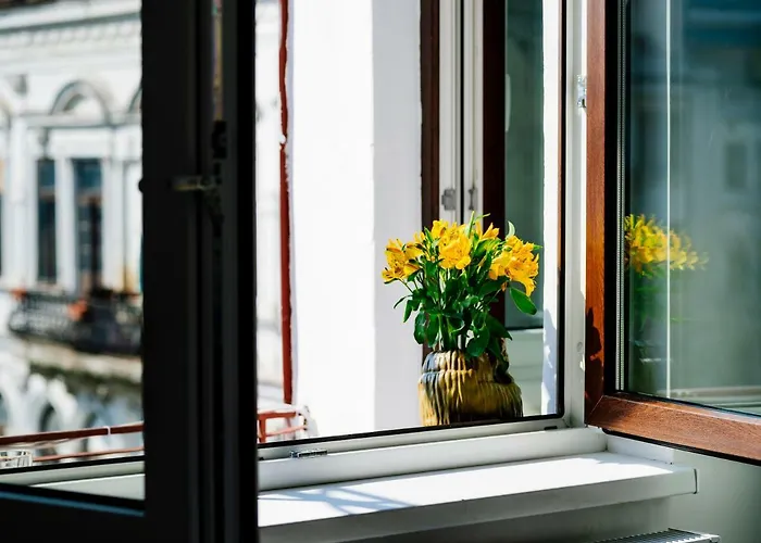 Retro In The Middle Of Old Town * Bucureşti