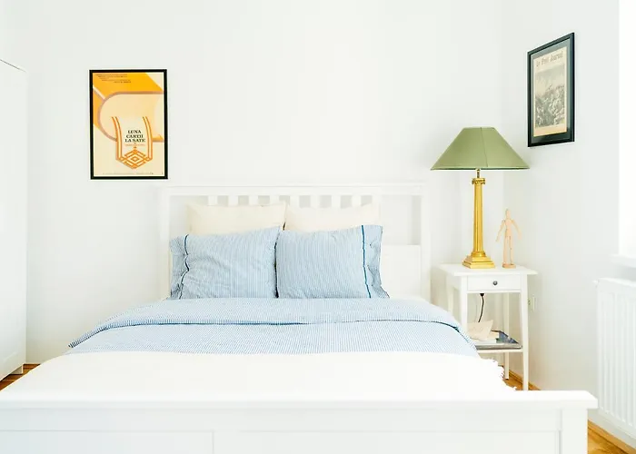 Retro In The Middle Of Old Town * Bukurešť