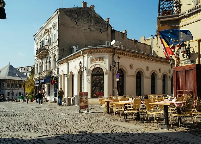 Retro In The Middle Of Old Town Apartment Bucharest