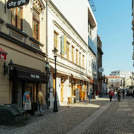 Retro In The Middle Of Old Town Bukareszt