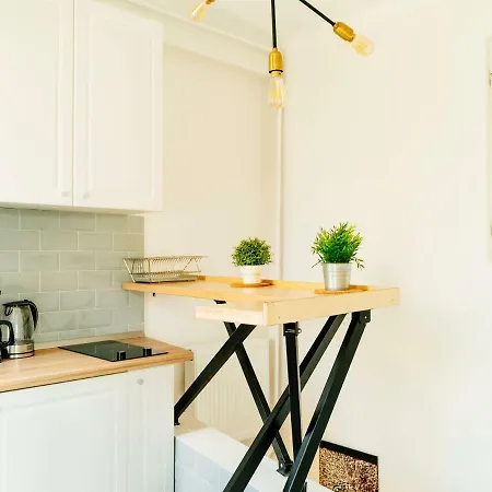 Retro In The Middle Of Old Town Bukareszt