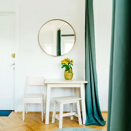 Retro In The Middle Of Old Town * Bukareszt