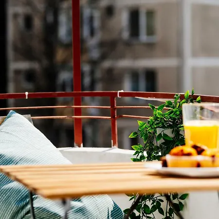 Retro In The Middle Of Old Town Bukareszt