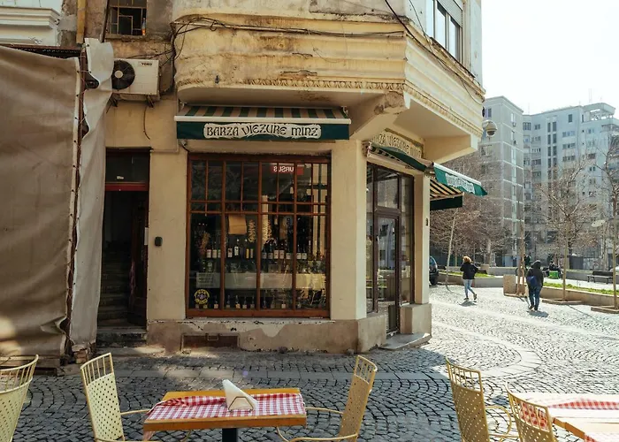 Retro In The Middle Of Old Town * Bucareste