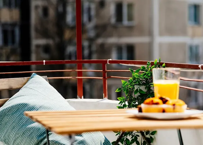 Retro In The Middle Of Old Town Bucareste